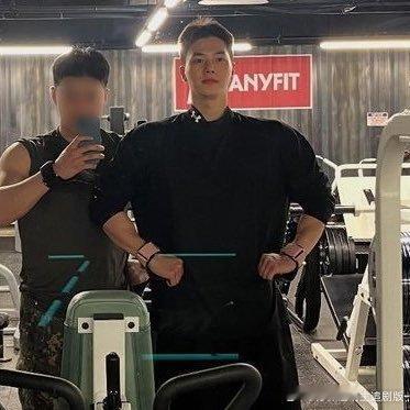 宋江你能不能别再举铁了我害怕😭😭😭 ​​​
