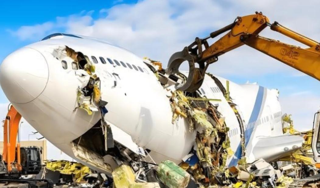 中国退役的飞机，为什么还要千里迢迢运到美国拆解？因为我们现在虽然是制造大国，就算