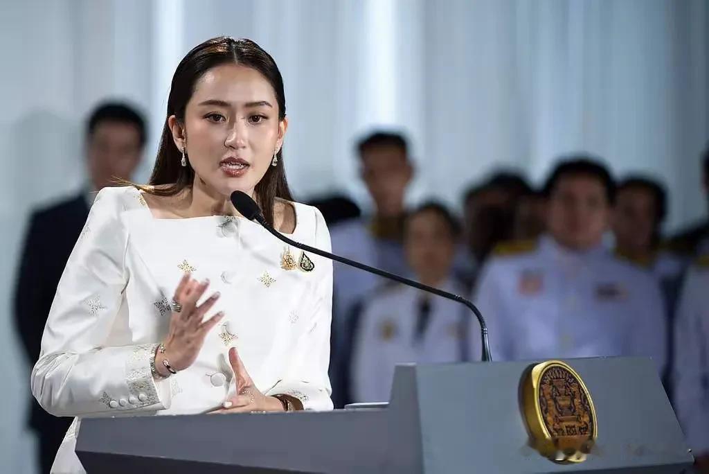 咋了！
泰国和柬埔寨也打起来了？
不应该啊，平时经济往来这么密切，人员互相流动也