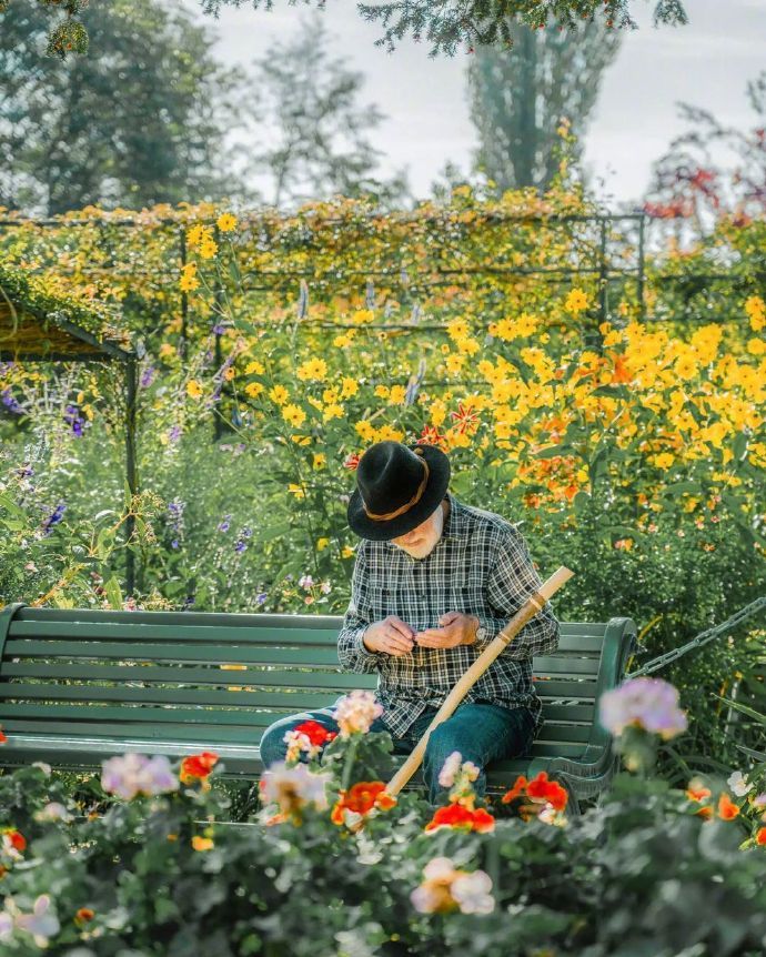 无论怎么说吧，过去的一切都不可移动；实在，所以可靠；明天的渺茫全仗昨天的实在撑持