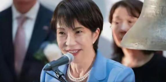 高市还是太嫩了点，以为捏着九成高端光刻胶市场，把10天审批拖到90天，就能让咱们