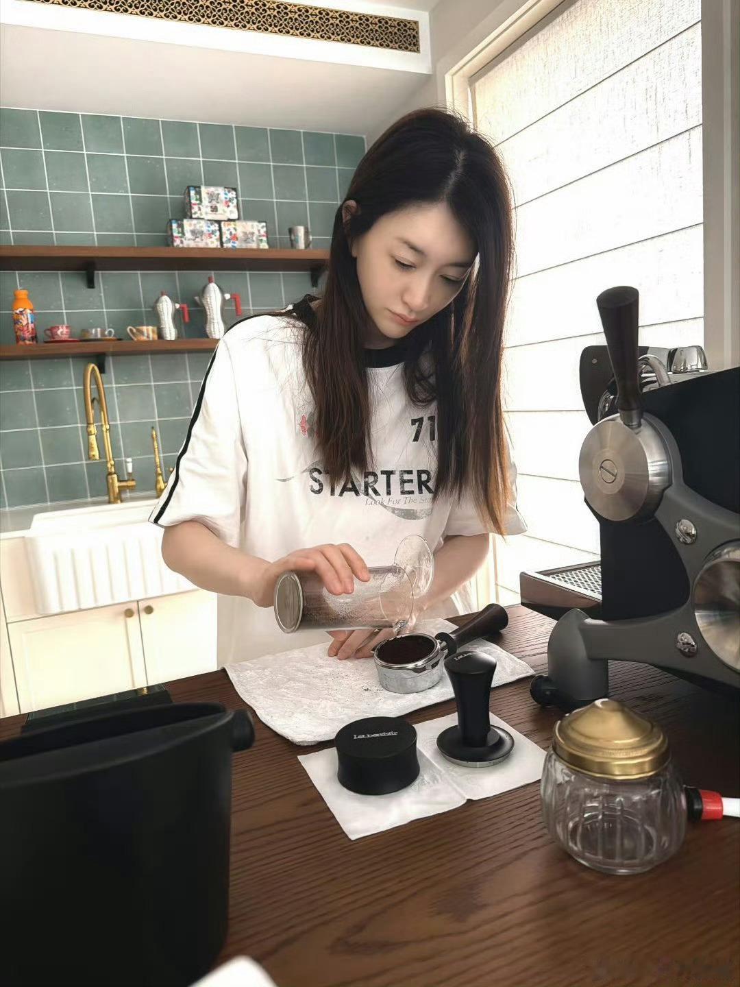 李小冉疑回应离婚不想睡的星期五 真的被姐姐这份通透圈粉了！不用向任何人证明什么，