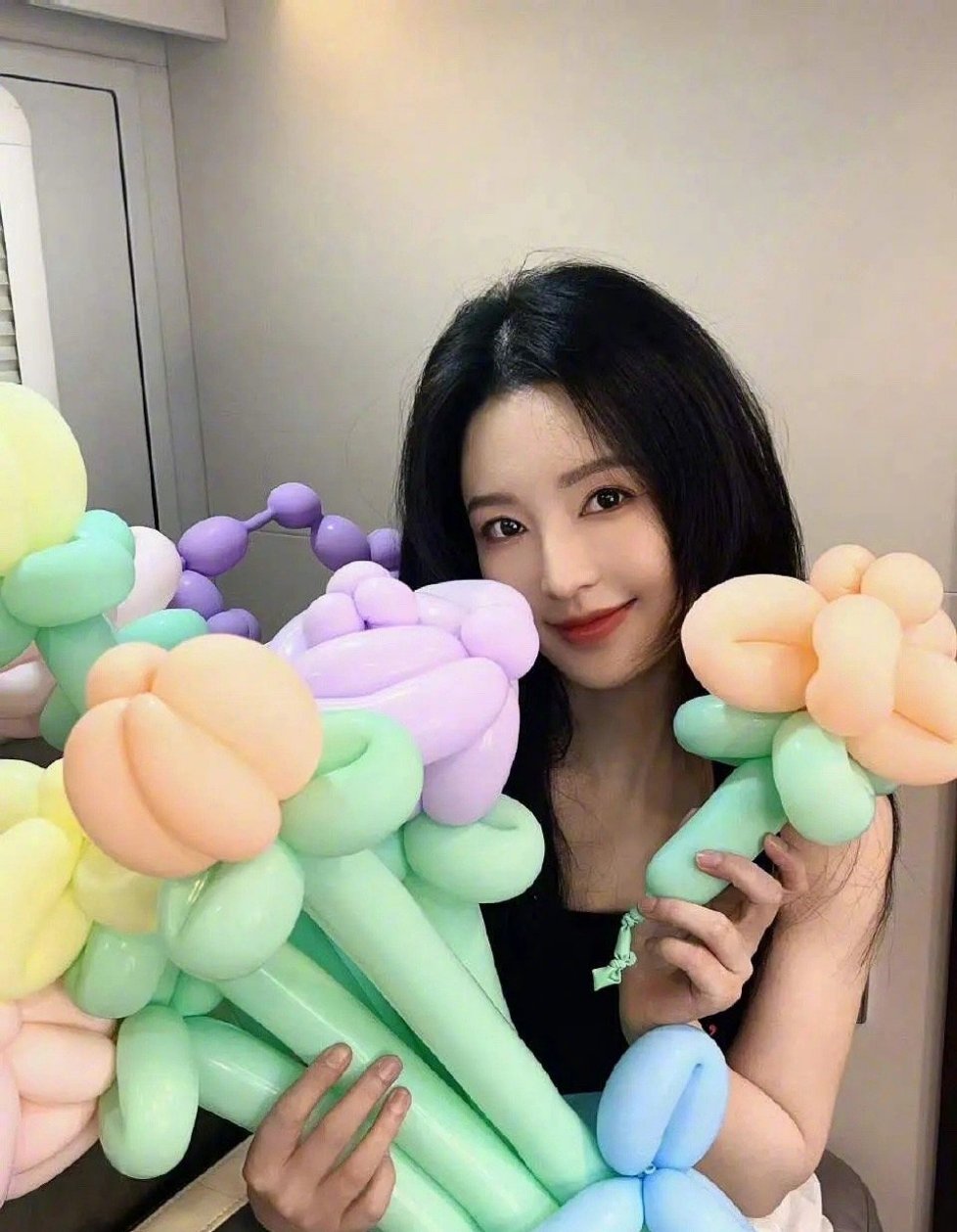 李沁团队的审美上来了，感觉最近拍得挺好看的 ​​​