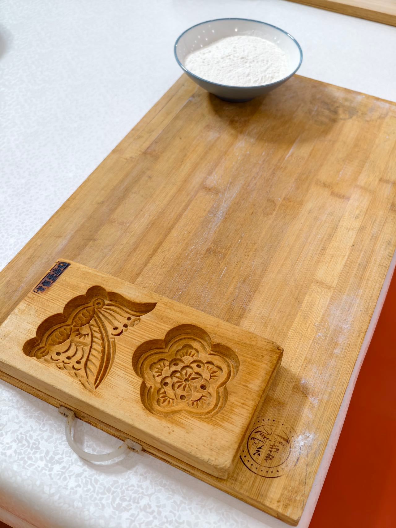 创新狮城点亮河北城市魅力走进沧州黄骅的河北帝鉴食品，感受非遗面食的现代传承。公司