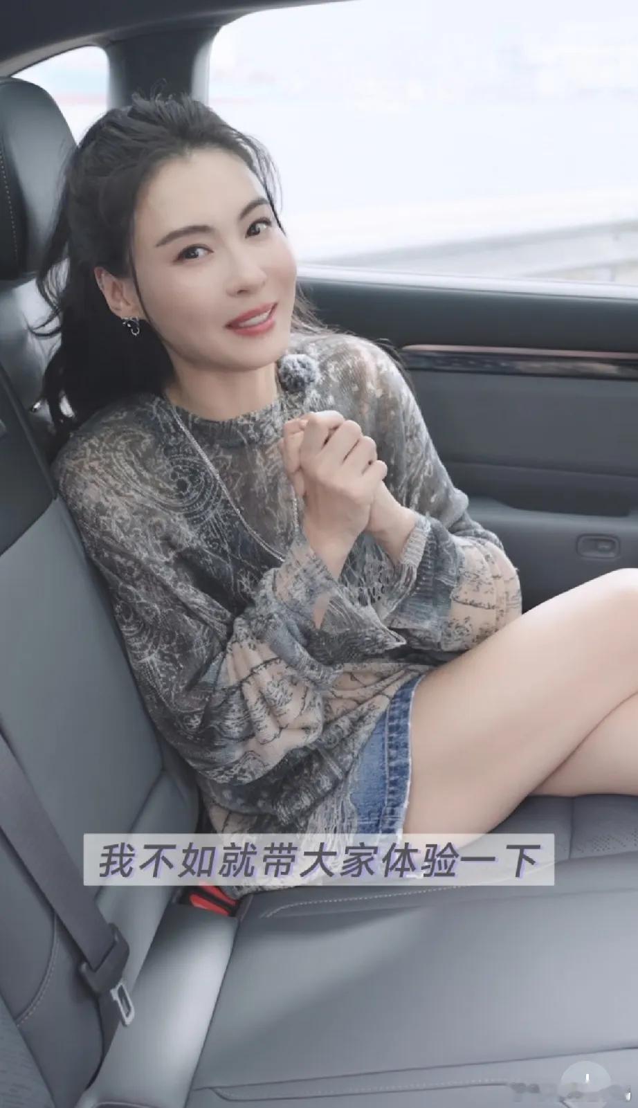 张柏芝到4s店给大儿子Lucas提了一台国产新车，她说Lucas刚考了驾照喜欢开