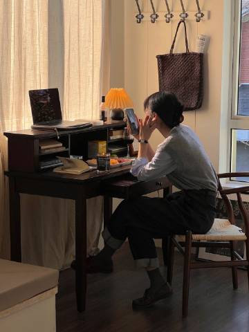 忙的人，没心思议论别人，过得好的人，没心情在意别人的评价。 