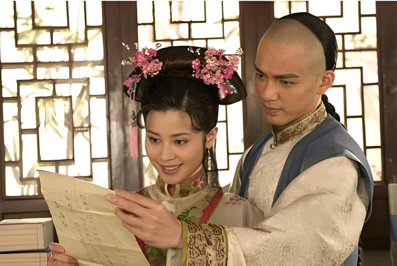 康熙年间，有位知府极宠美妾，名唤婉娘，生得眉目含情，性子娇俏，知府对她千依百顺，