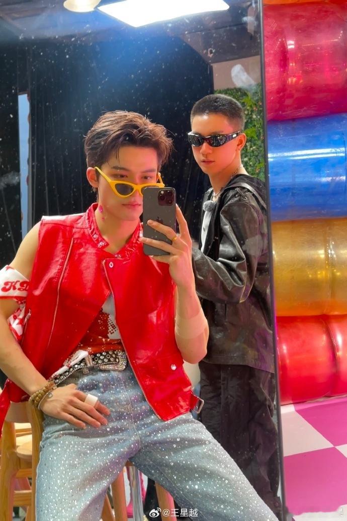 #王星越王子奇双王合照##王星越镜头下的王子奇# 王星越拿出的双王合照亮点满满，