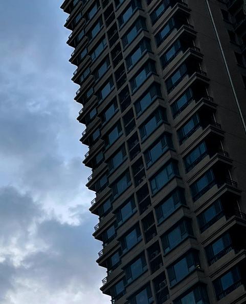 这句话不假
独木难成林，合群方成事。
众人拾柴火焰高。

今天小区突然停电，有人
