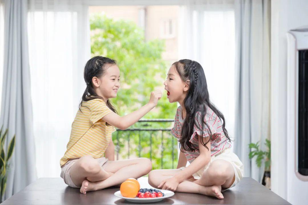 儿子遭遇女同学“友情考验”，父母如何智慧引导解决社交小难题
最近，我儿子遭遇了一