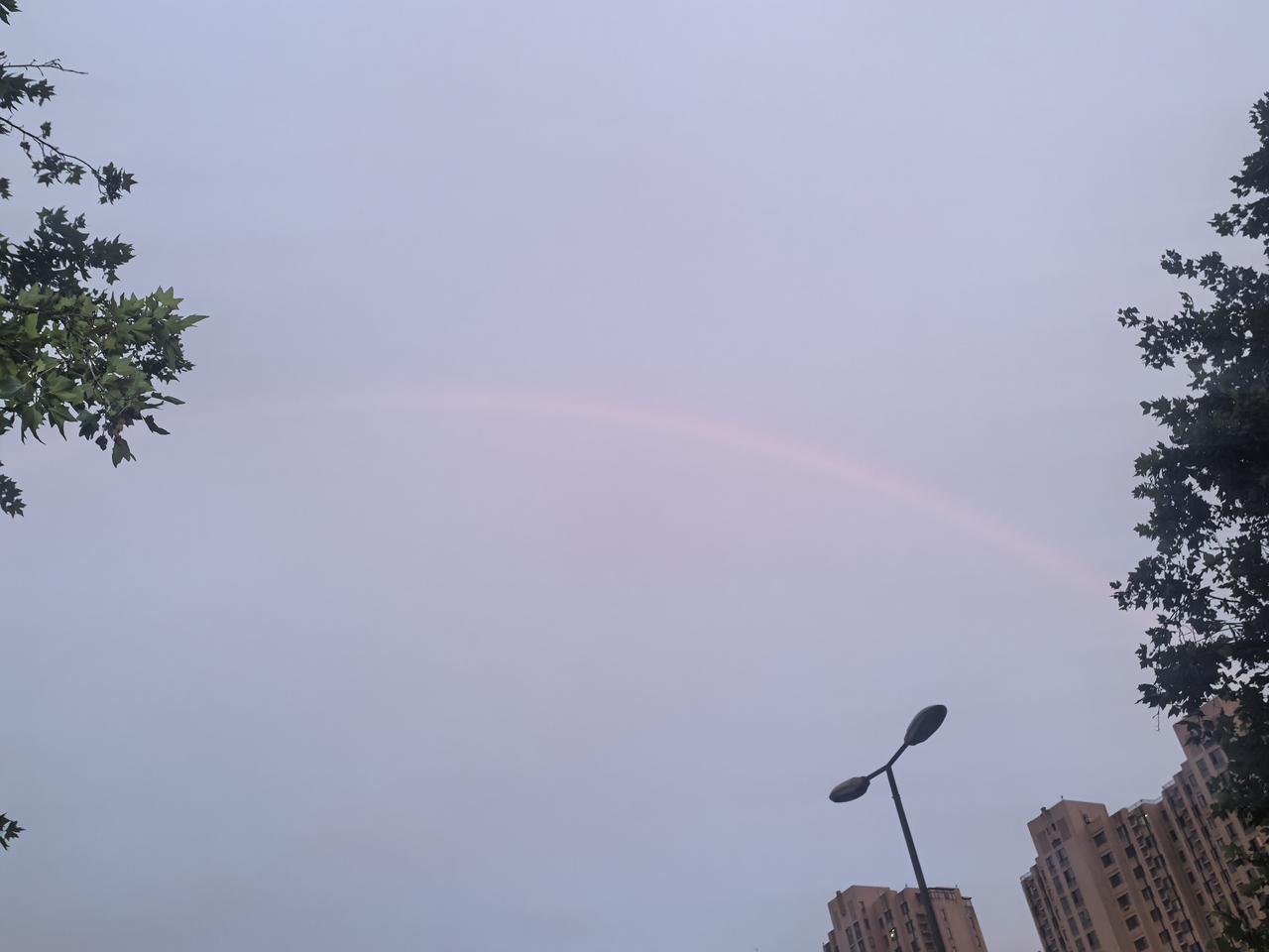 遇见彩虹🌈🌈🌈

[玫瑰][心][玫瑰]

今天下了一天雨，傍晚雨还淅淅沥