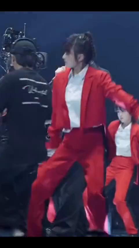 《走天涯》刘宇宁2024江苏跨年舞台。
谢谢罗阳兄弟刘宇宁，毛不易的精彩表演。