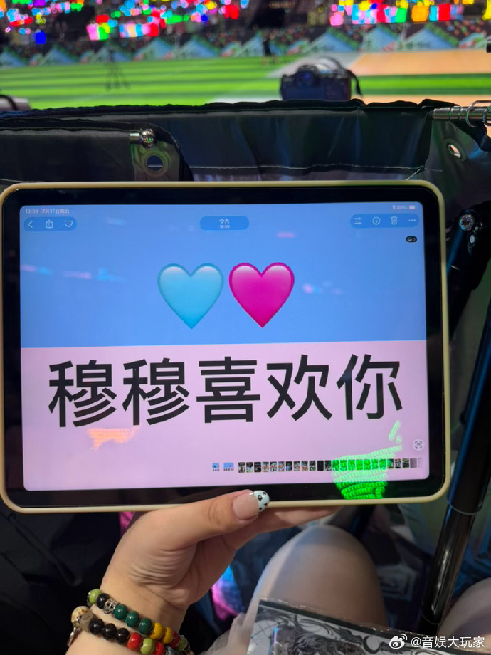 当王橹杰看到这个饭撒牌王橹杰看到饭撒牌的反应 来个口语大师告诉我王橹杰这说的到底
