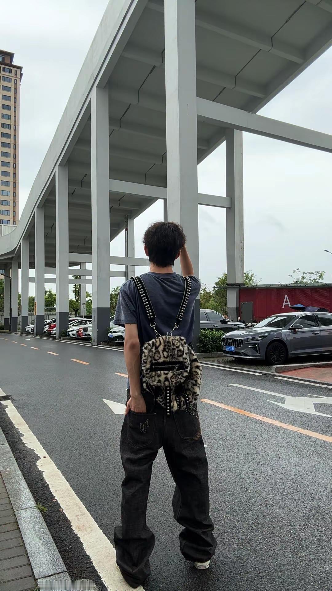 保持屁股冰冷 谨记自己来自街头裤子：Vividmood街头穿搭ootd