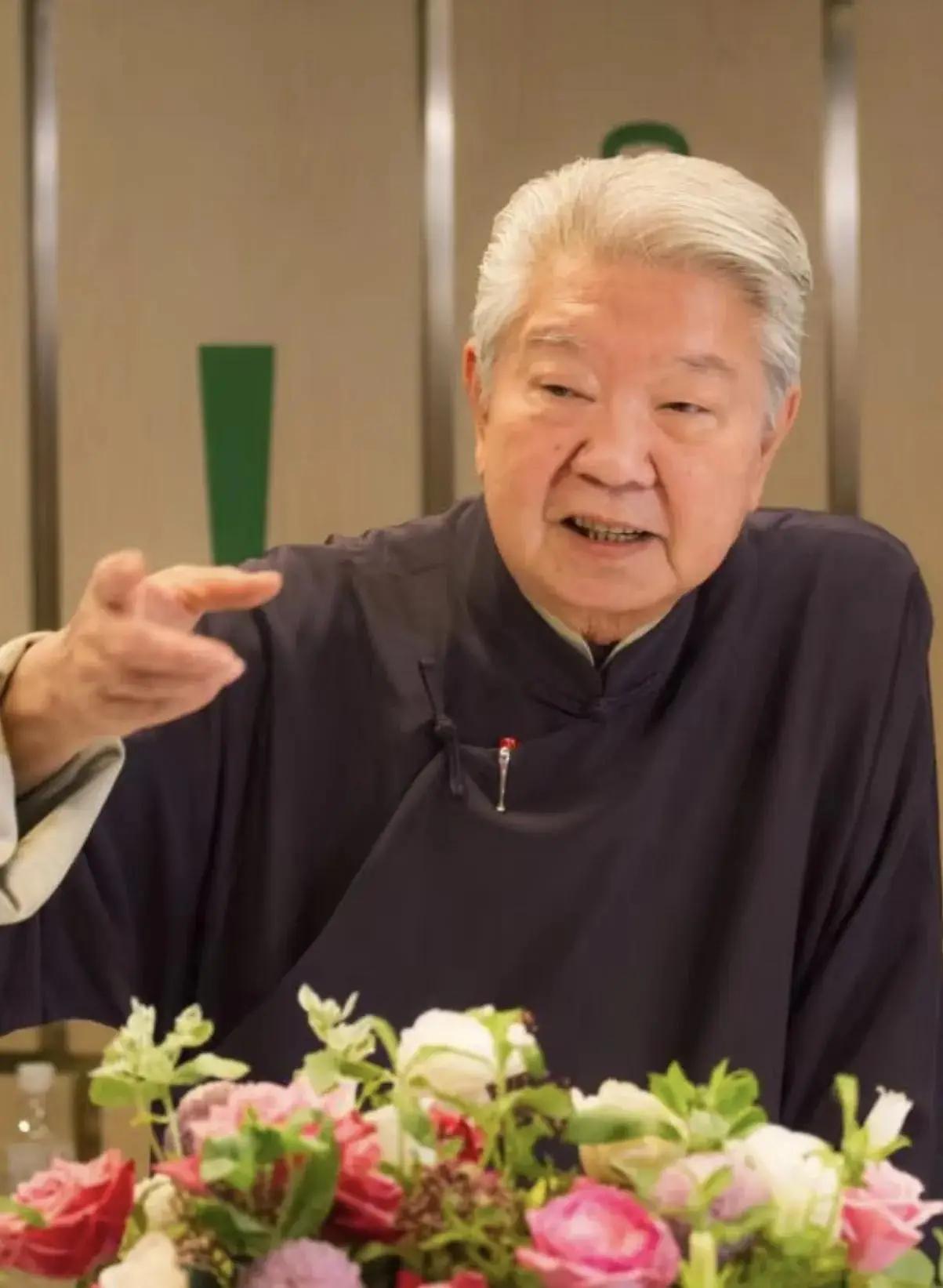 83岁的香港才子蔡澜语出惊人，他说道：

“人到晚年，躺在床上才想明白，拖垮身体