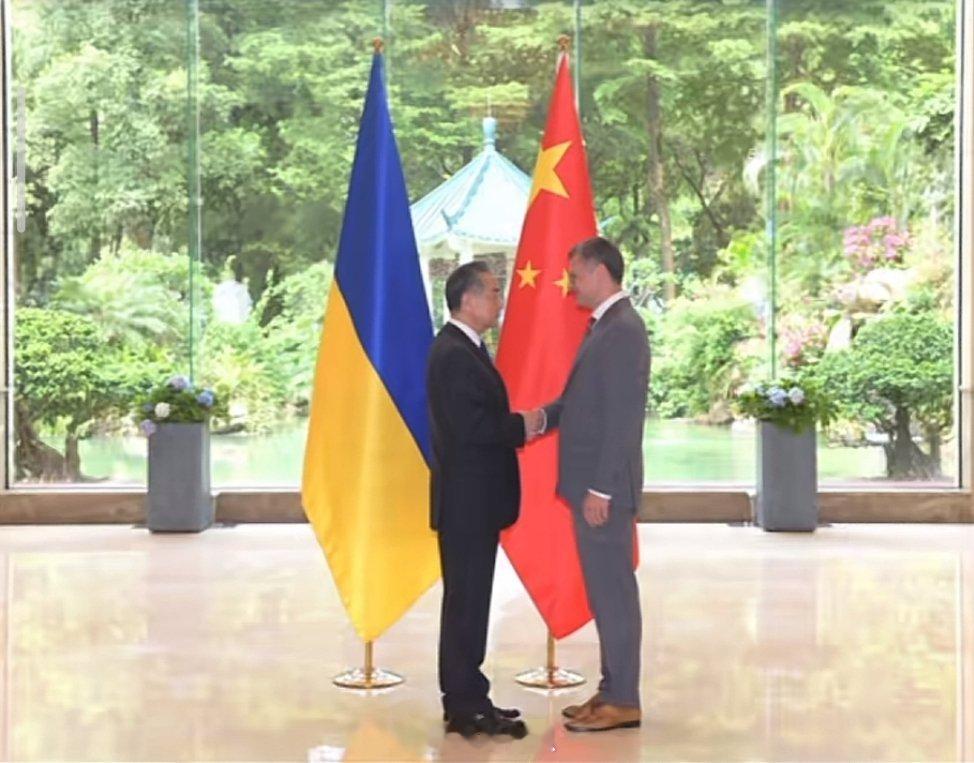 外交部长王毅7月24日在广州同乌克兰外长库列巴举行会谈！ ​​​