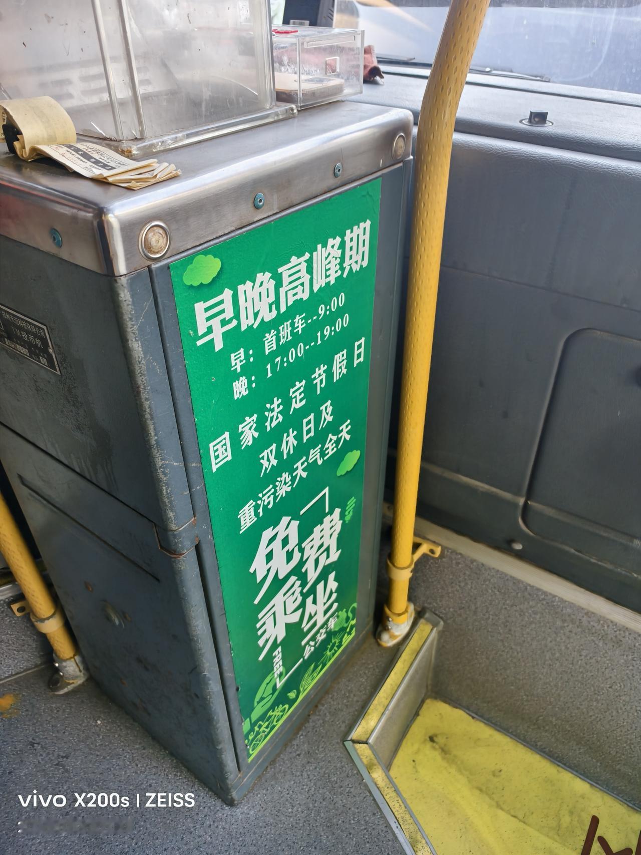 临沂十一假期来了很多外地的游客，他们对临沂的评价是，这里有炒鸡，有琅琊古城，有阳
