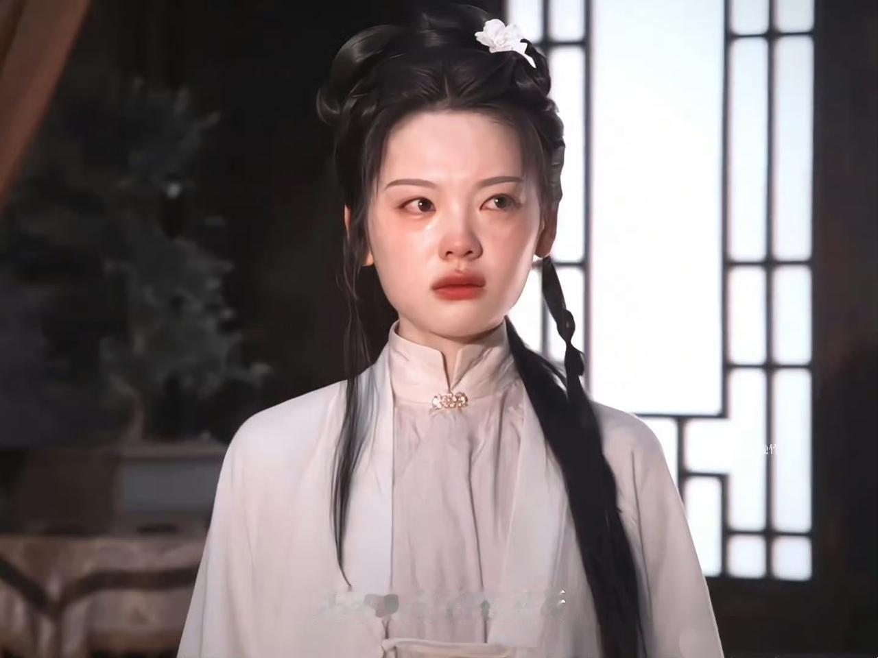 气笑了，林绣芄这已经不是恋爱脑了，而是蠢！一大家子差点就要被人家搞团灭了，好不容