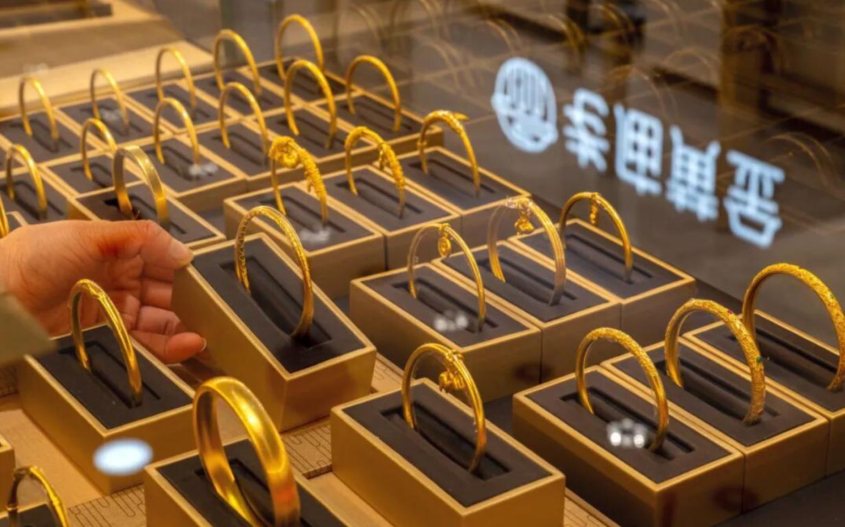 【一口价黄金要不要捡漏】一口价黄金产品为何跌幅更大 2025年，国际金价涨幅超6