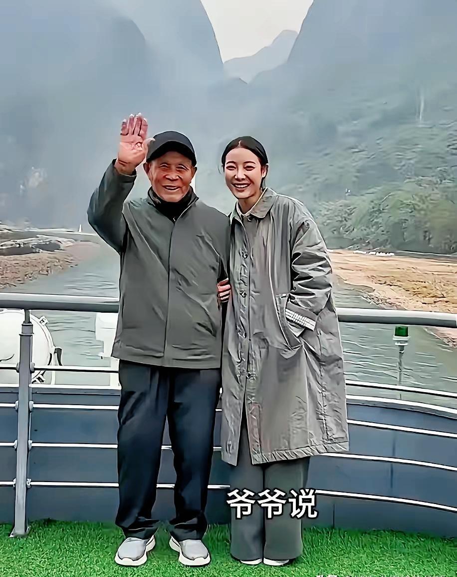 泪目！河南95后女孩，父母智力低下，爷爷、奶奶把她拉扯大。哪知，叔叔意外受伤残废