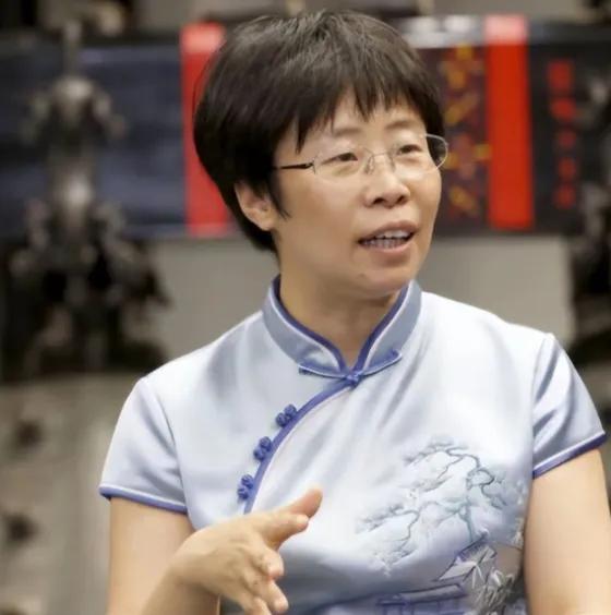 北大才女蒙曼真有才，她满腹经纶，才高八斗，学富五车，知识渊博，谈古论今，为人师表