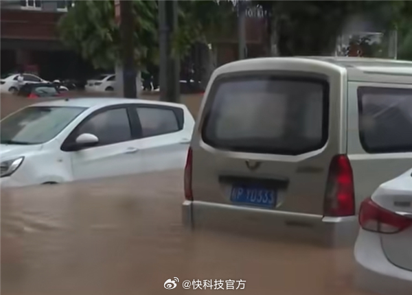 【熄火千万别二次启动！央视详解：暴雨致车辆泡水保险如何理赔】央视发布泡水车辆理赔
