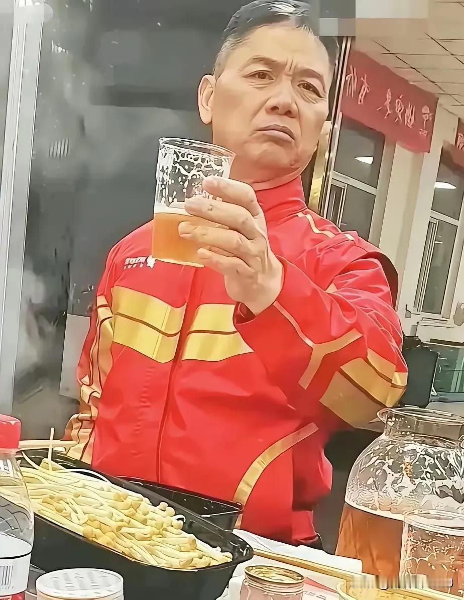 如果聚焦于某一瞬、某一地，可以感知动物在进化而人类在退化。动物为了生存想变得越来
