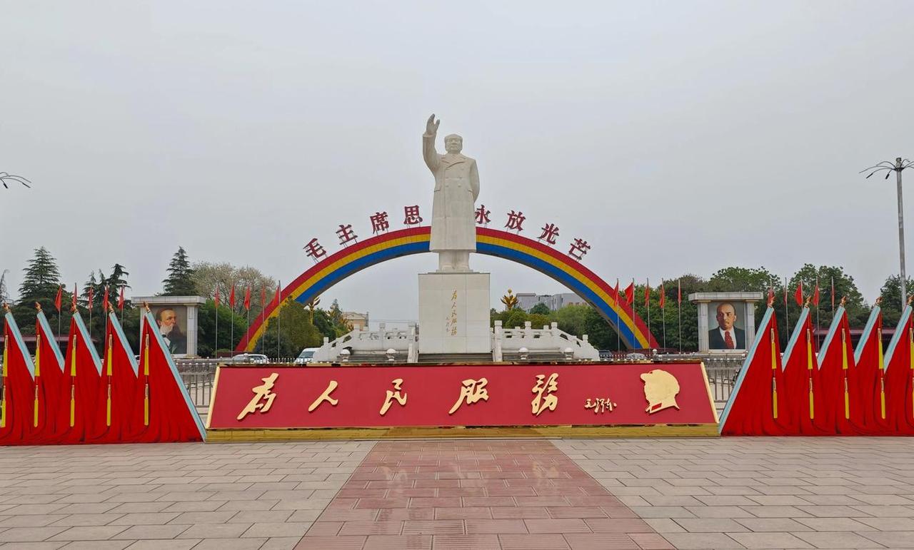 网上关于南街村发展情况思想观念争论片段。有人说：南街村不是集体生产方式，南街村招