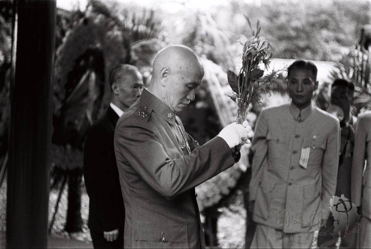 没想到1946年刚在南京祭奠完抗战阵亡将士的蒋介石，转头就亲手撕碎了来之不易的和