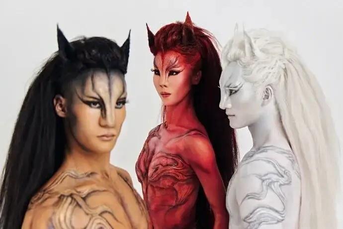 杨丽萍《万马奔腾》登河南春晚！仿生美学再封神，马年舞台直接拉满
 
2026河南