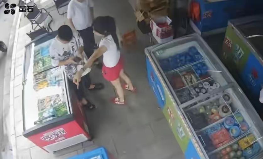“细思极恐！”湖南沅江，一男子看见有人喝了啤酒开车，心里不踏实，掏出手机报了警。