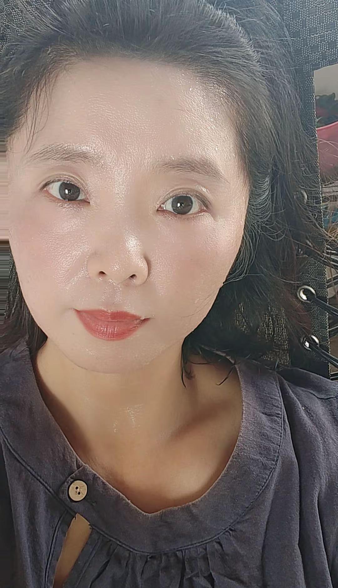 人心真的很现实，需要你的时候都是百般热情，不需要你的时候都是冷漠疏离，其实谁都不