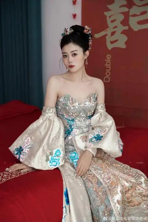 被爱是什么感觉？
是你不用小心翼翼，不用猜，不用懂事，不用硬撑。
具体就是：
-