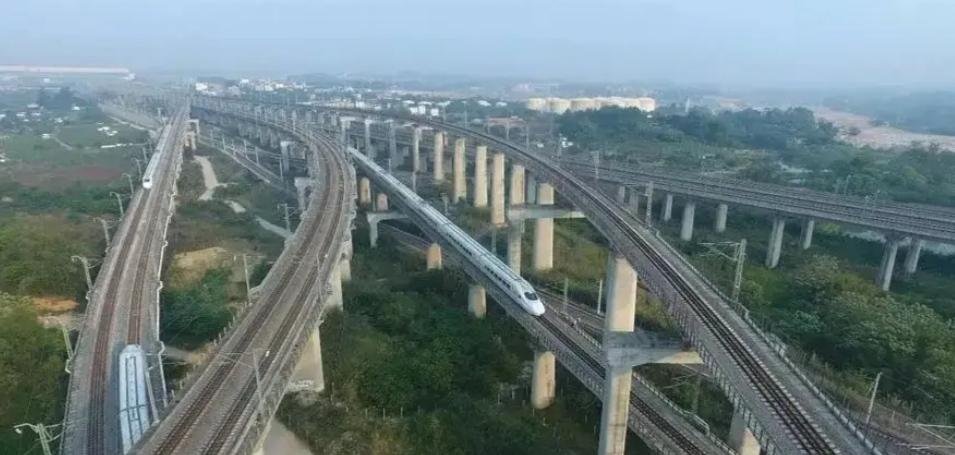 高铁站选址的优劣需综合考虑交通便捷性、客流需求、城市规划及区域发展等多方面因素。