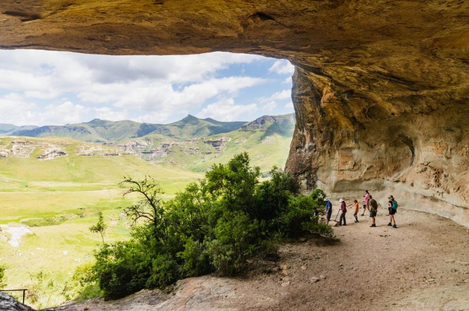6万年前的致命智慧！南非发现人类最早毒箭证据
 
南非乌姆赫拉图扎纳岩棚遗址惊现
