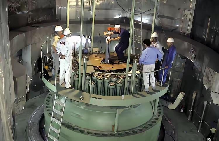 大概率伊朗会放弃核武，听从美国安排

实际上反对放弃核武最凶的就是革命卫队，他们