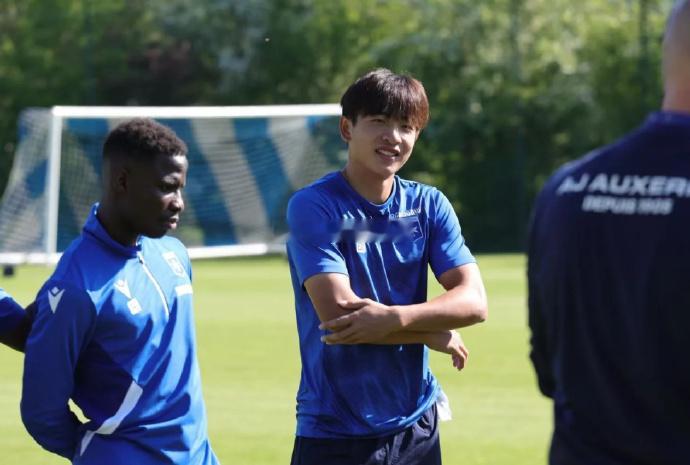 据梅州足球博主 消息，11月23日魏祥鑫将与欧塞尔正式签约，即将开启留洋生涯。上