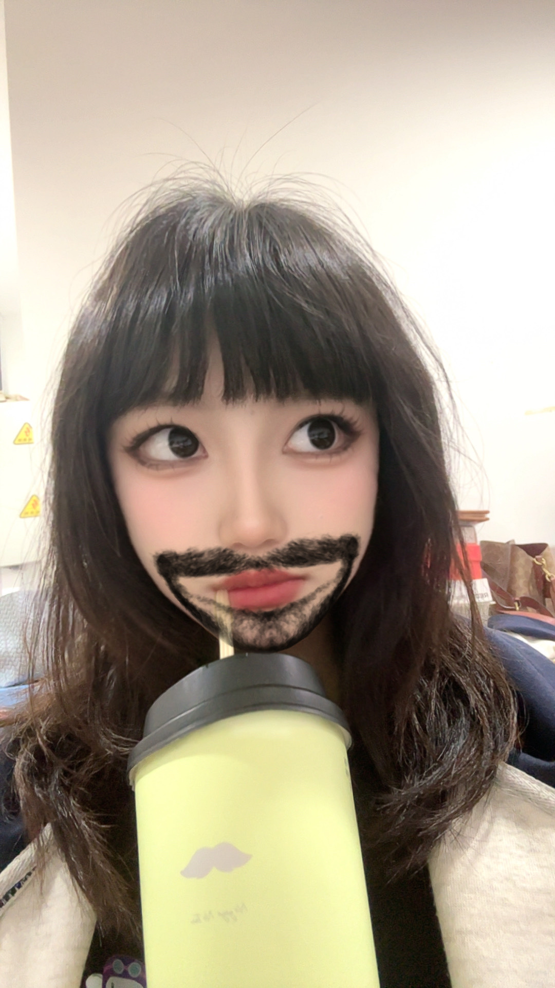 今天肚子好痛！！！！！！我都不知道人怎么能流那么多血明天把我今天买的一桶豆浆给喝