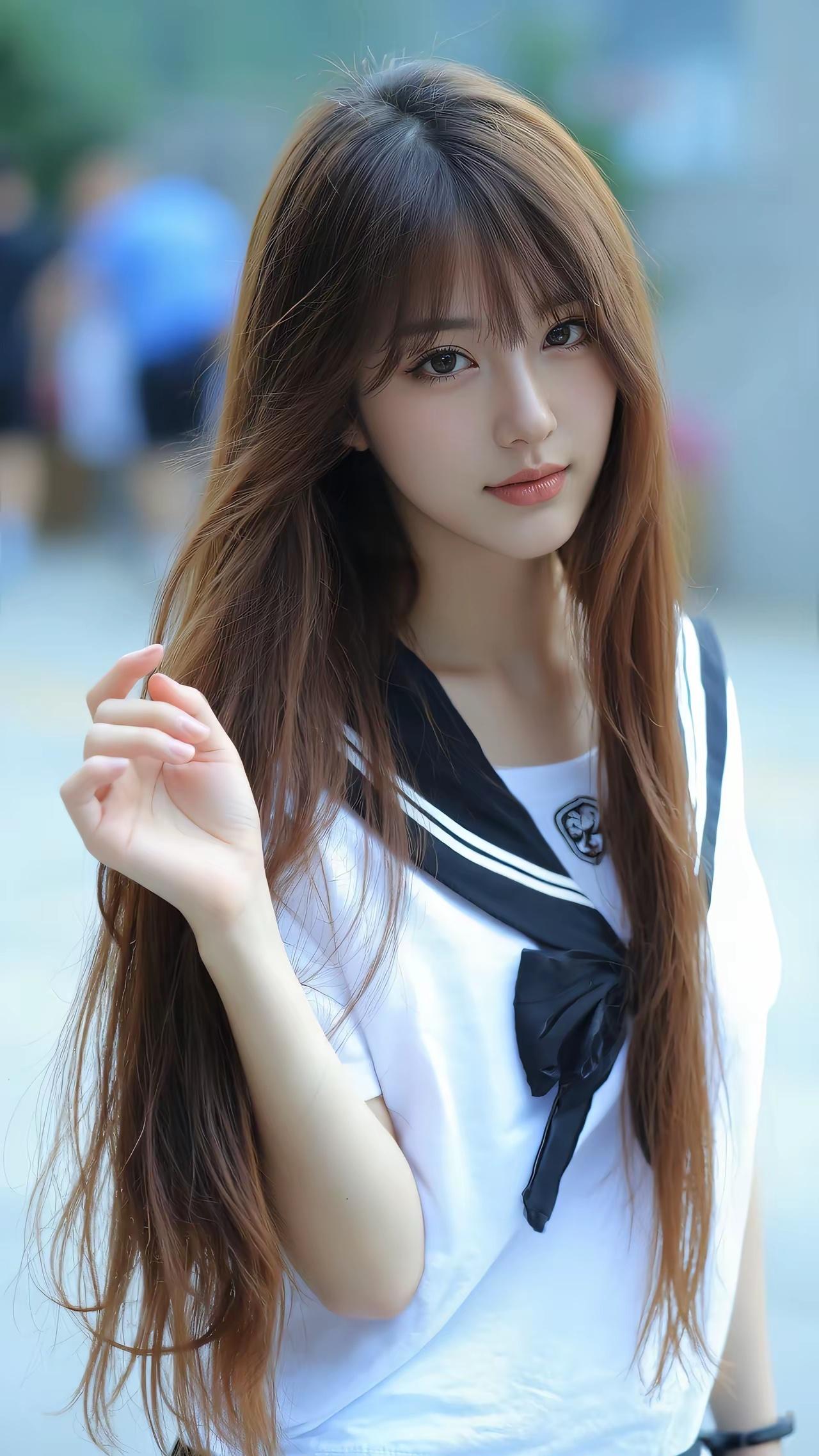 穿一次水手服，圆一场校园梦
一直觉得，水手服是青春最直白的样子。没有复杂的设计，