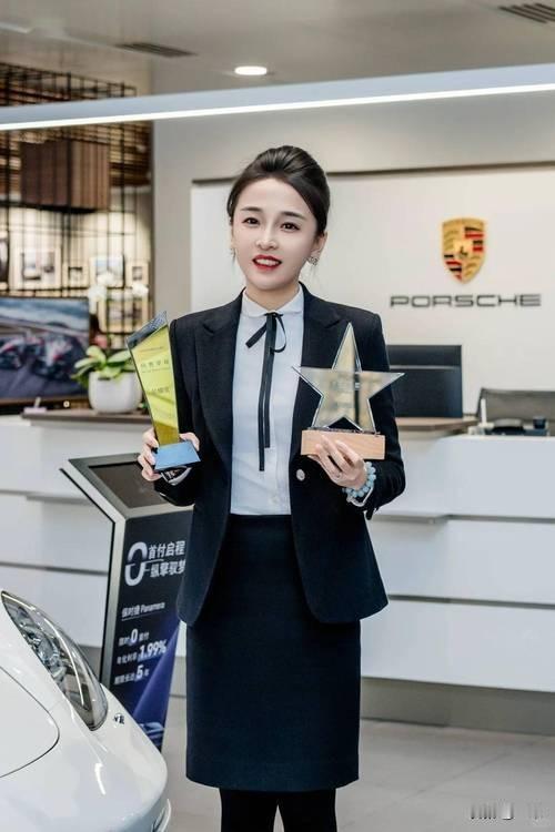 太离谱！保时捷三年销冠遭恶意造谣网暴，900万播放谣言毁人生活
 
近日，青岛保