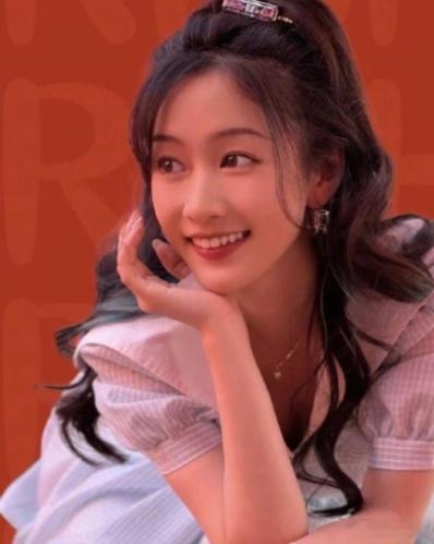 刘美含回复网友的评论，内涵她文案里的主角没责任心，还强调对方“没有感受和获得幸福