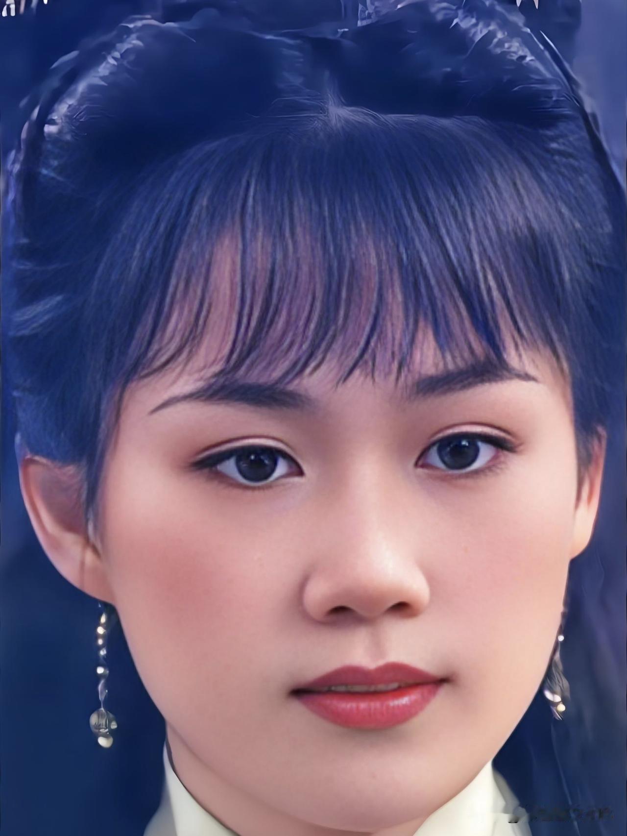 梁小冰，古典美人天花板，TVB《鹿鼎记》阿珂、《圆月弯刀》青青，一颦一笑皆是风情