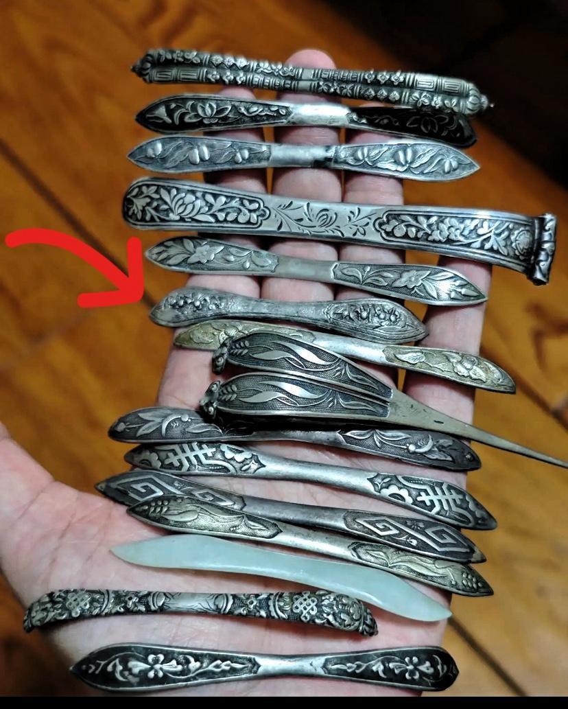 给婆婆收拾抽屉，
我人都傻了！

发量明明跟我一样属于“平民级”，抽屉里居然藏了