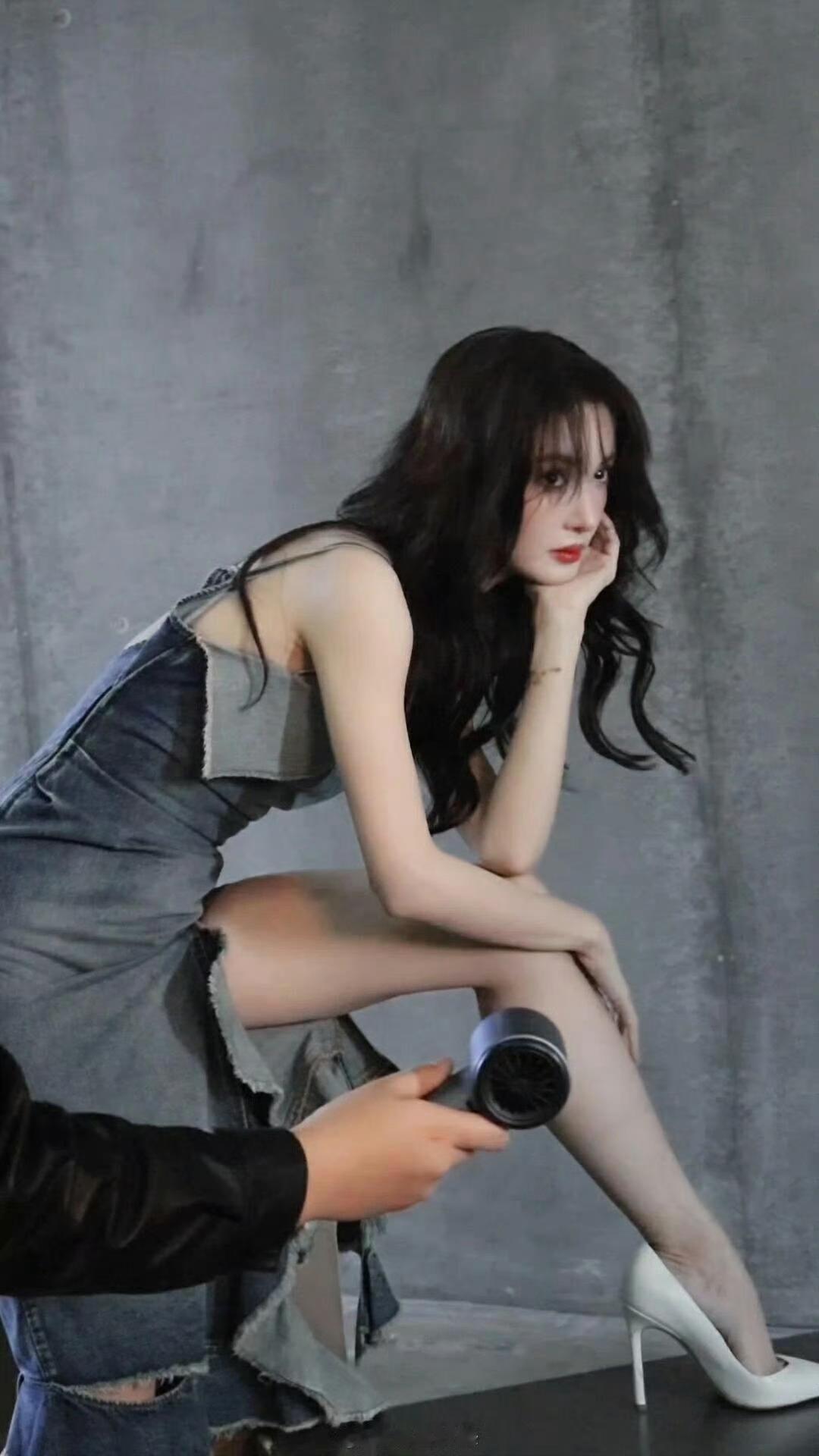 金晨太好拍了 泰裤辣171身高，180的腿。姐就是要拽起来，大杀四方~ 