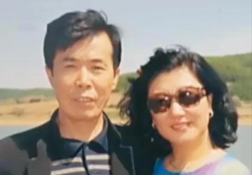 1997年，何庆魁妻子张艳茹哭着对“第三者”高秀敏说：“秀敏，老何已经跟你这么多
