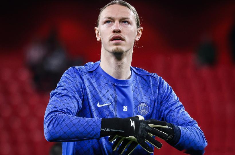 在巴黎圣日耳曼夺得洲际杯冠军后，《米兰体育报》介绍了在点球大战中扑出四个点球的俄