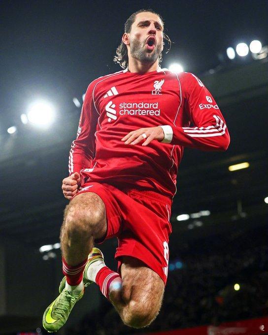 布莱顿上下半场错过了两次扳平比分的机会，他们的终结能力弱了一点，后防线左路的卡迪