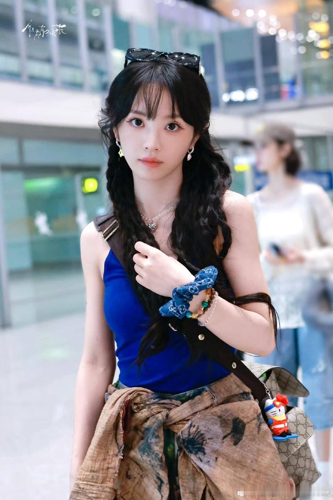 明星水晶手串 越来越多艺人把水晶手串当成日常标配，各式各样的晶石款式频繁亮相公众