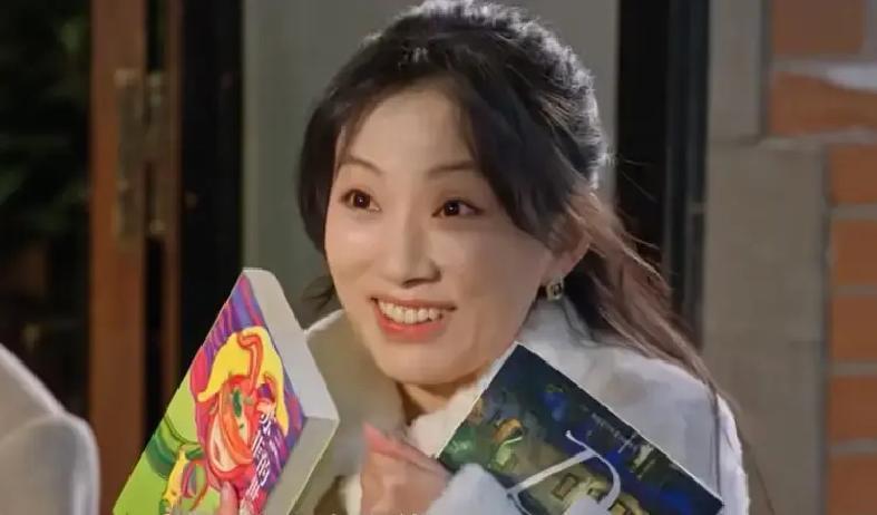 看到盛行乐在那跟林屿森嘀咕“我是遗传我爹爱告密”，我真没忍住笑出声
这就是豪门里