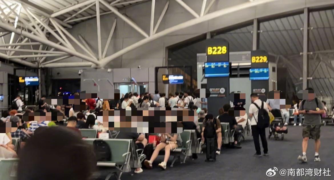 【吉祥航空就#广州至上海波音客机起飞中断#致歉：发动机出现故障】#广州至上海波音